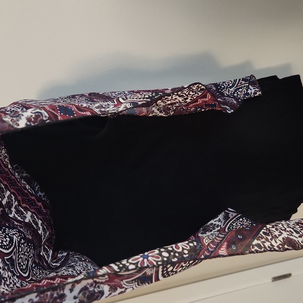 Women's Patterned Top - Picture 2 of 5